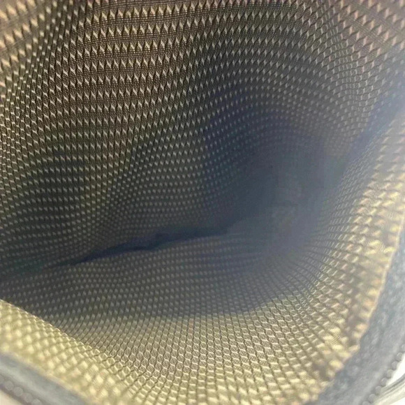 Sven Berkeley USA leather front flap crossbody purse - Picture 6 of 8